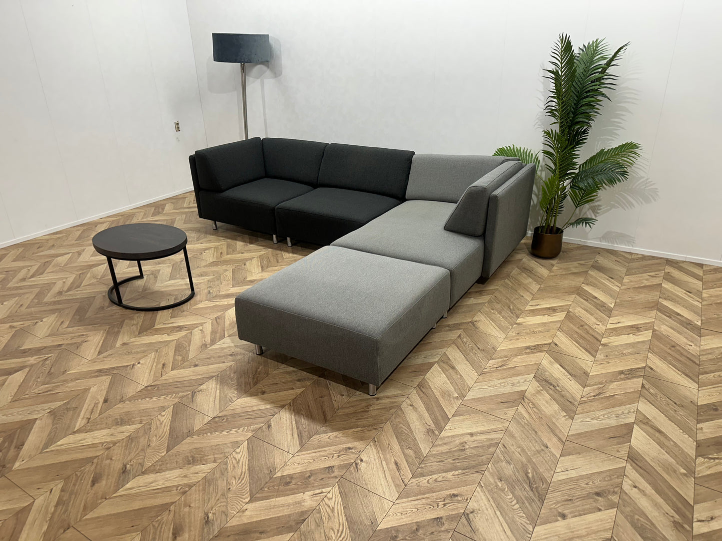 Zwart/Grijze Hoekbank Inc Hocker ~ Losse Rugkussens Met Afneembare Hoezen