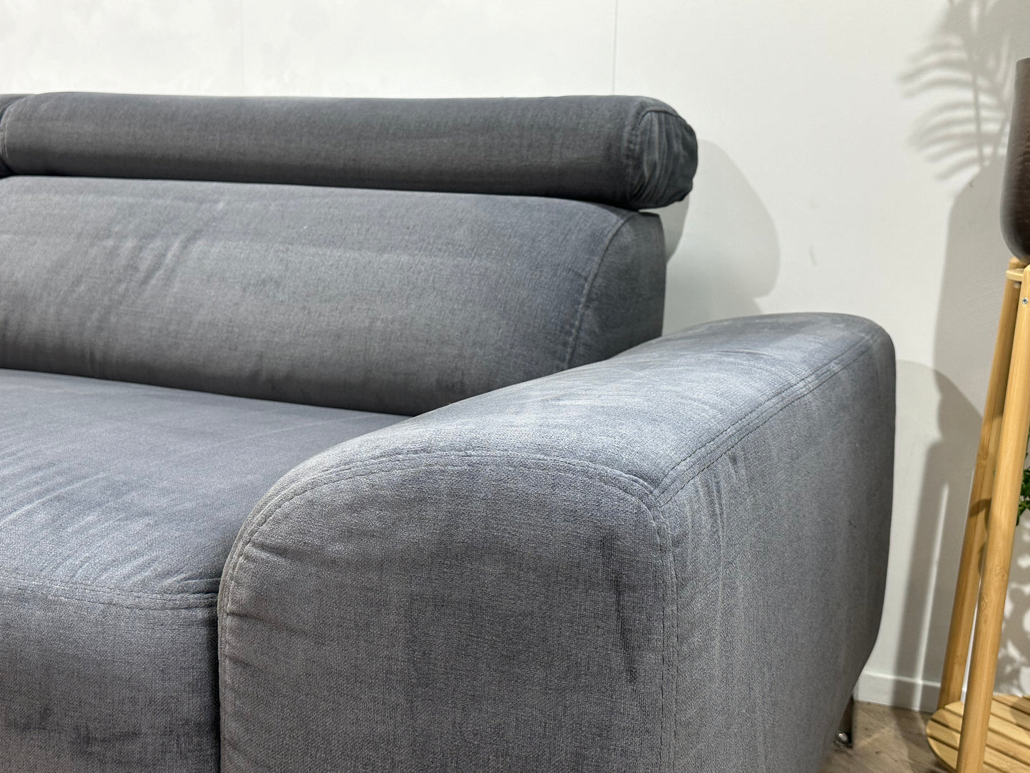 Grijze Suède Stoffen Hoekbank ~ Verstelbare Hoofdsteunen