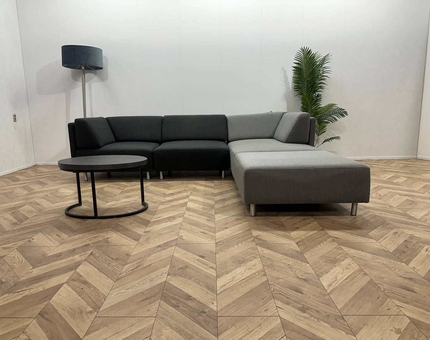 Zwart/Grijze Hoekbank Inc Hocker ~ Losse Rugkussens Met Afneembare Hoezen
