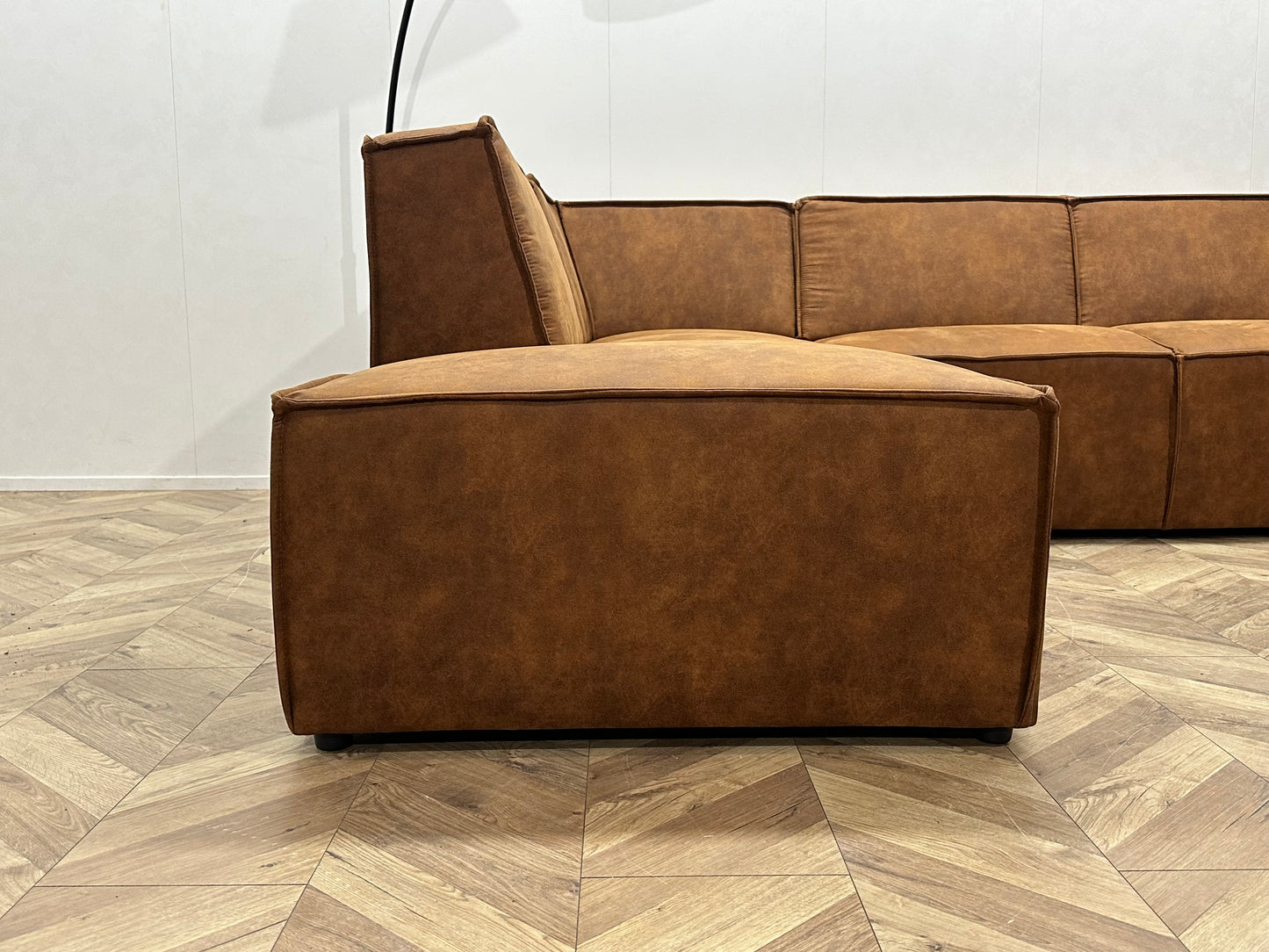 !Showroom Model! Cognac Bruine Suède Lederen Hoekbank ~ Vaste Kussens