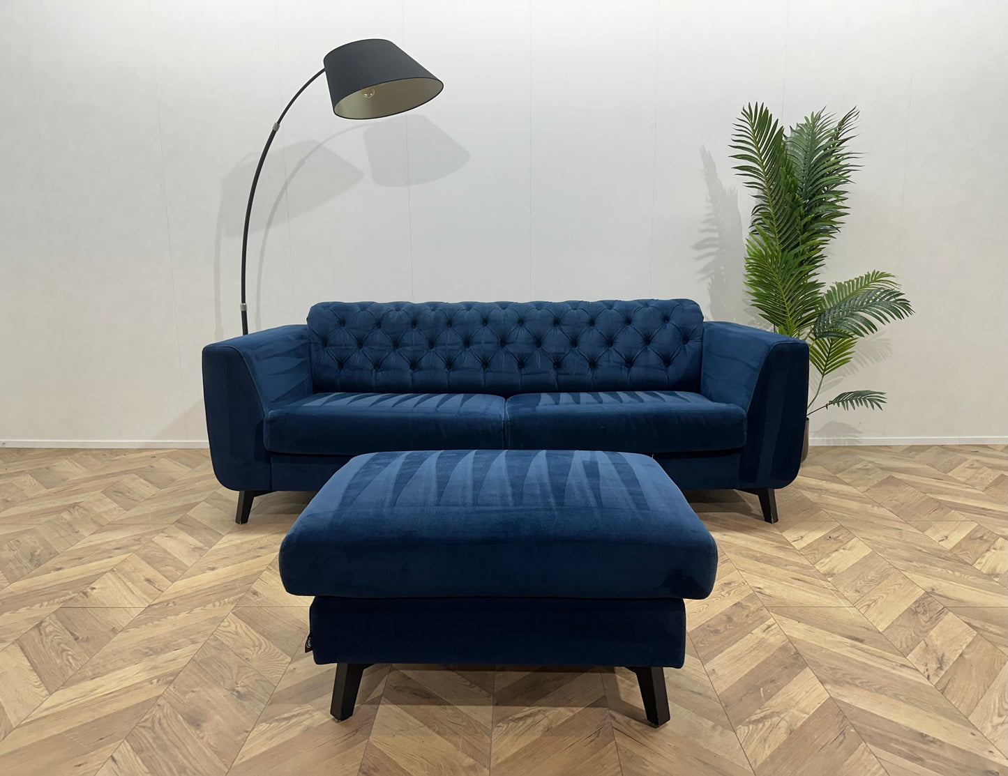 H&H Blauwe Velvet 2.5-Zits Bank Inc Hocker ~ Vaste Kussens