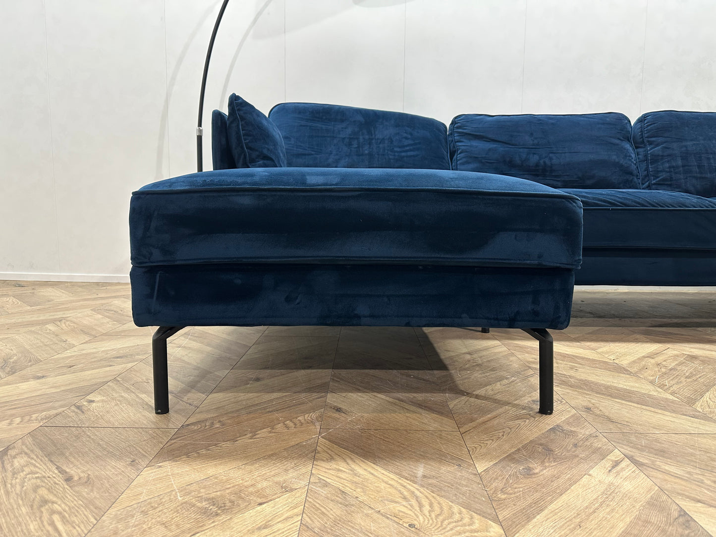 Donker Blauwe Velvet Hoekbank ~ Losse Rugkussens Met Afneembare Hoezen