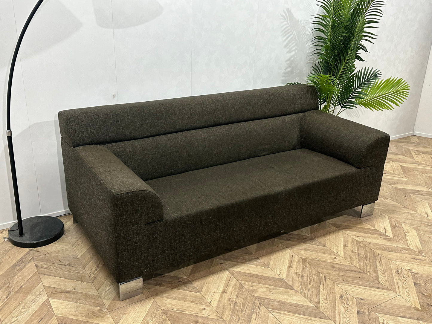 Bruine 2.5-Zits Bank Inc Hocker ~ Vaste Kussens