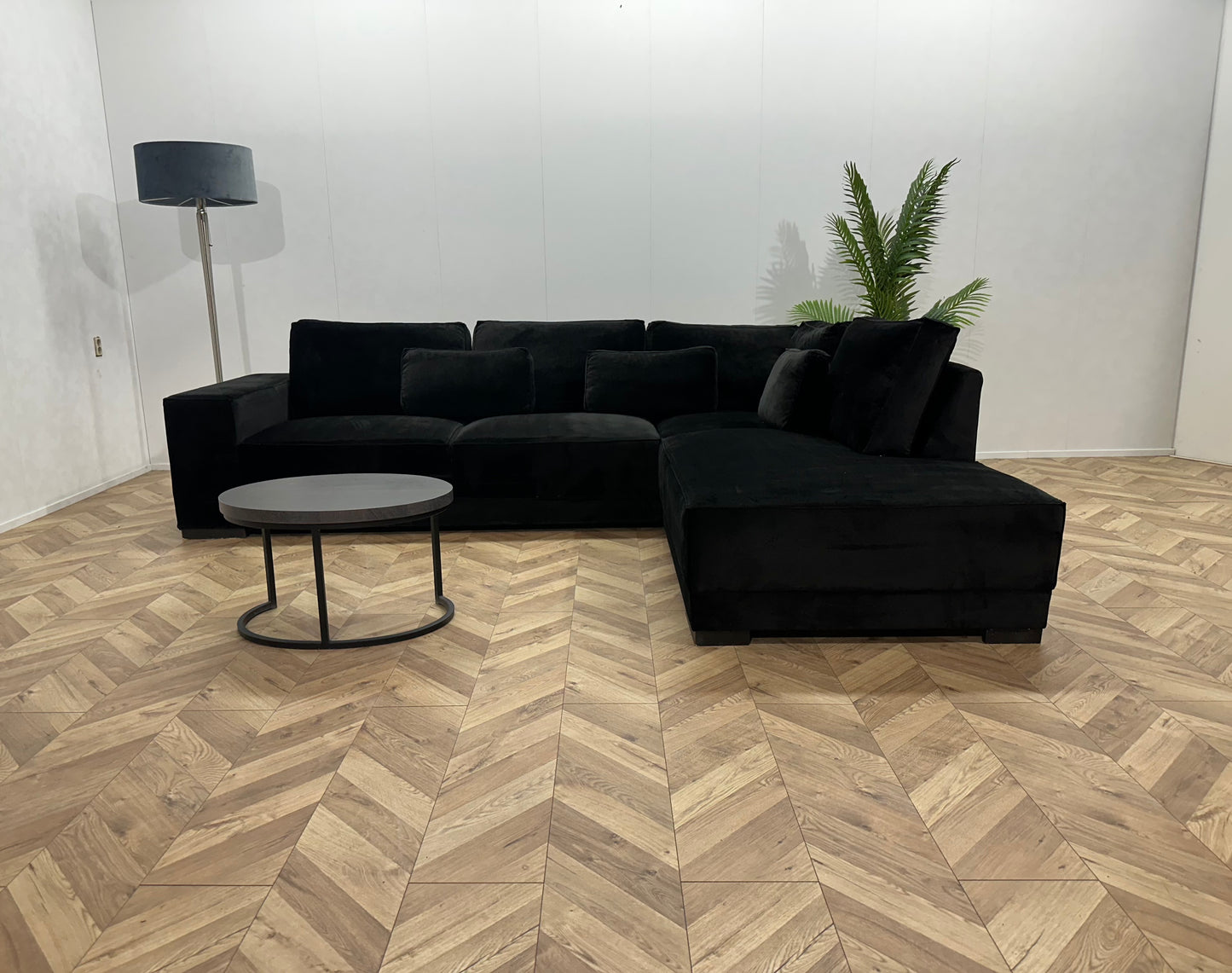 Zwarte Ruime Velvet Hoekbank ~ Losse Rugkussens Met Afneembare Hoezen