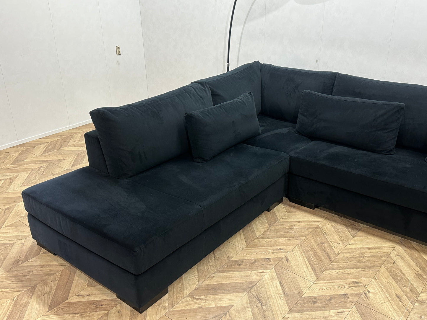 Zwart Velvet Hoekbank ~ Losse Kussens Met Afneembare Hoezen