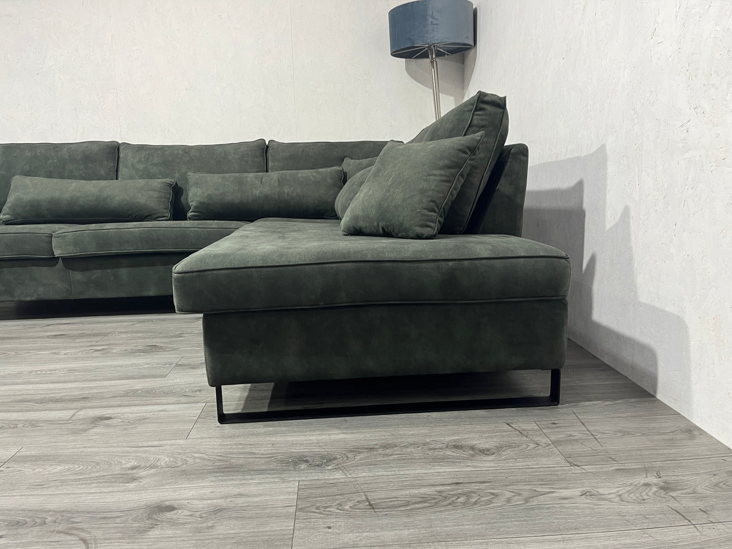 Ruime Donker Groene Velvet Hoekbank ~ Nieuwstaat