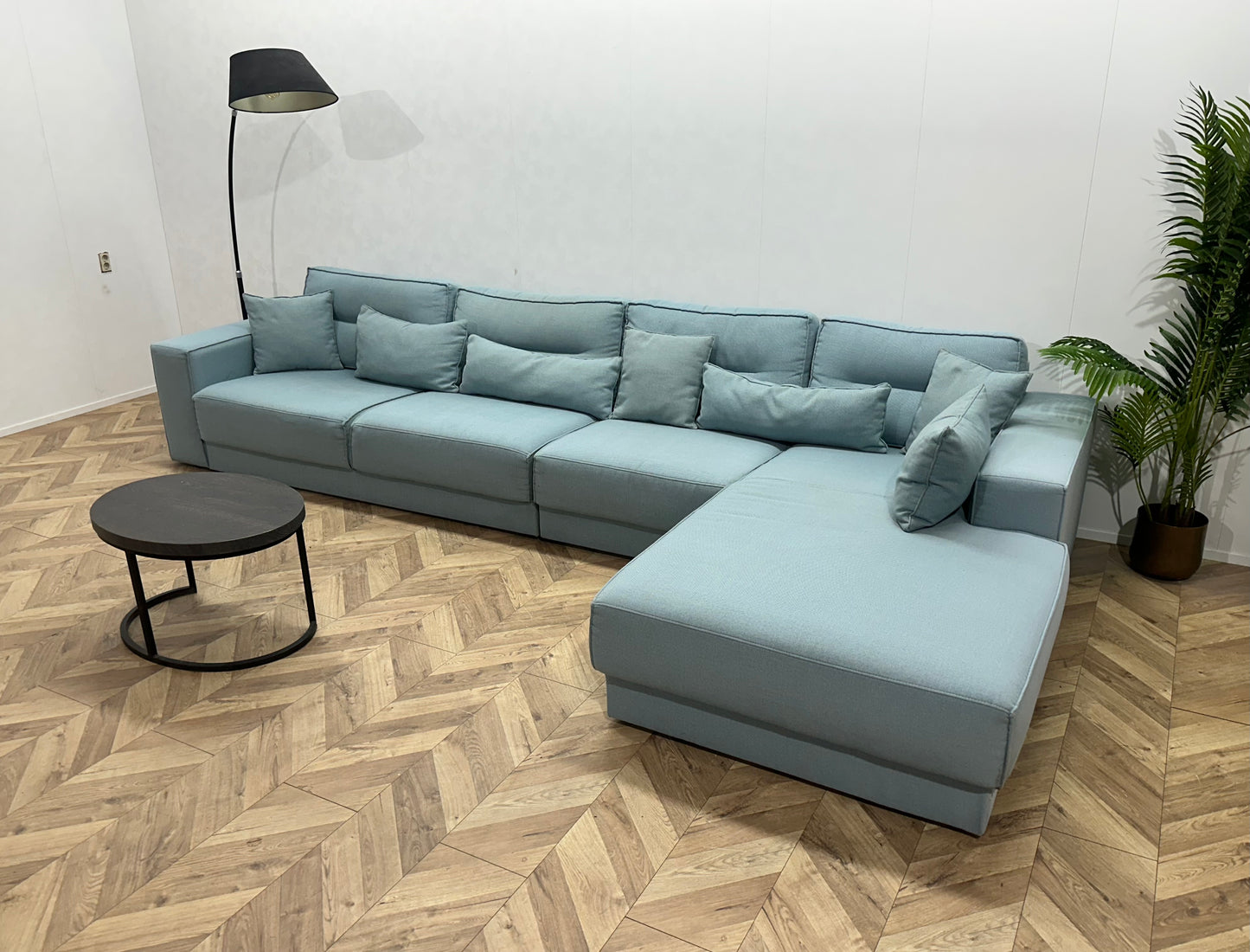 Licht Blauwe Ruime Hoekbank ~ Losse Rugkussens Met Afneembare Hoezen