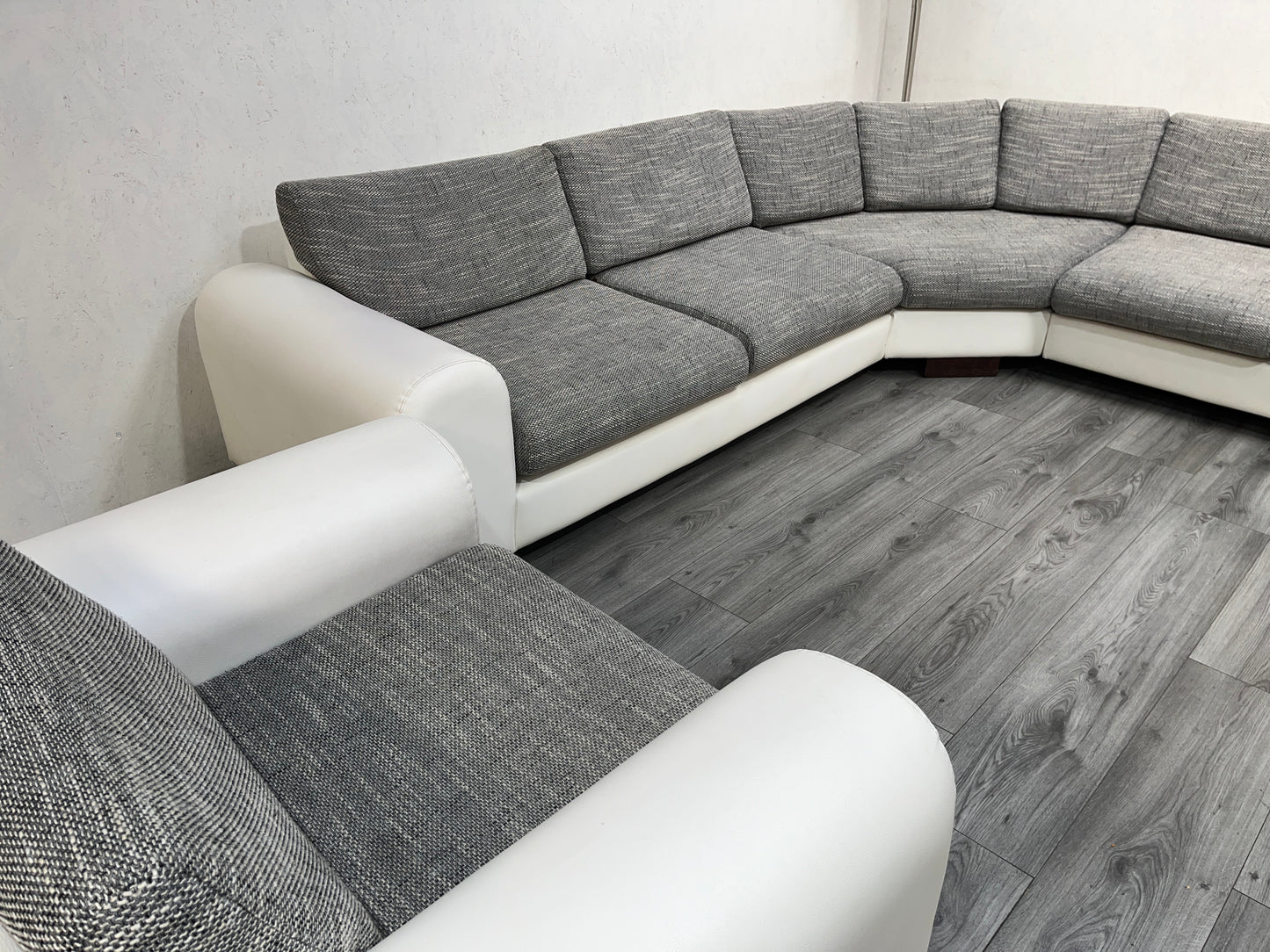 Wit / Licht Grijze Hoekbank Set Met Stoel - Banken Bazaar