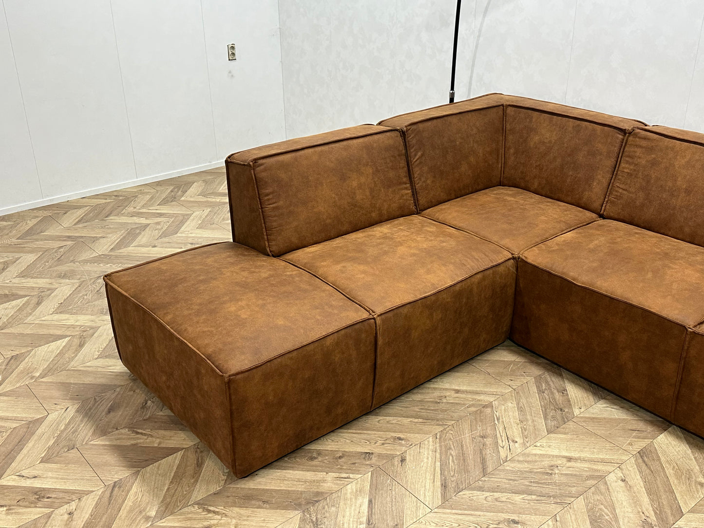 !Showroom Model! Cognac Bruine Suède Lederen Hoekbank ~ Vaste Kussens
