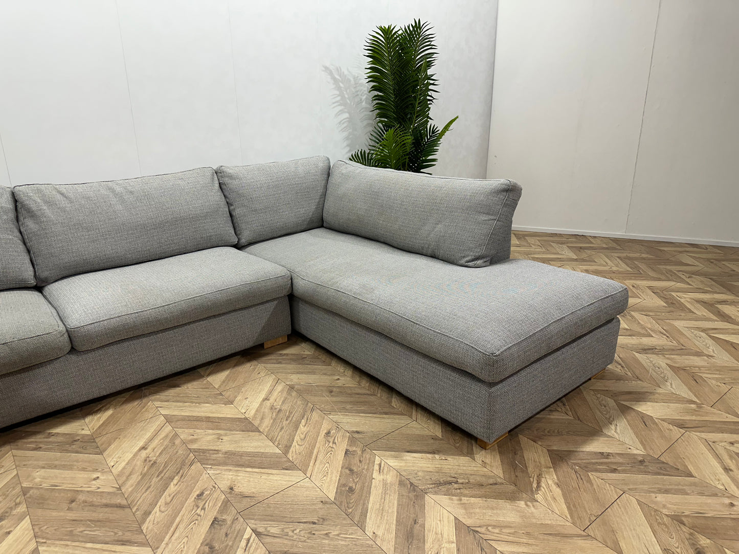 Licht Grijze Hoekbank Inc. Hocker ~ Losse Kussens Met Afneembare Hoezen
