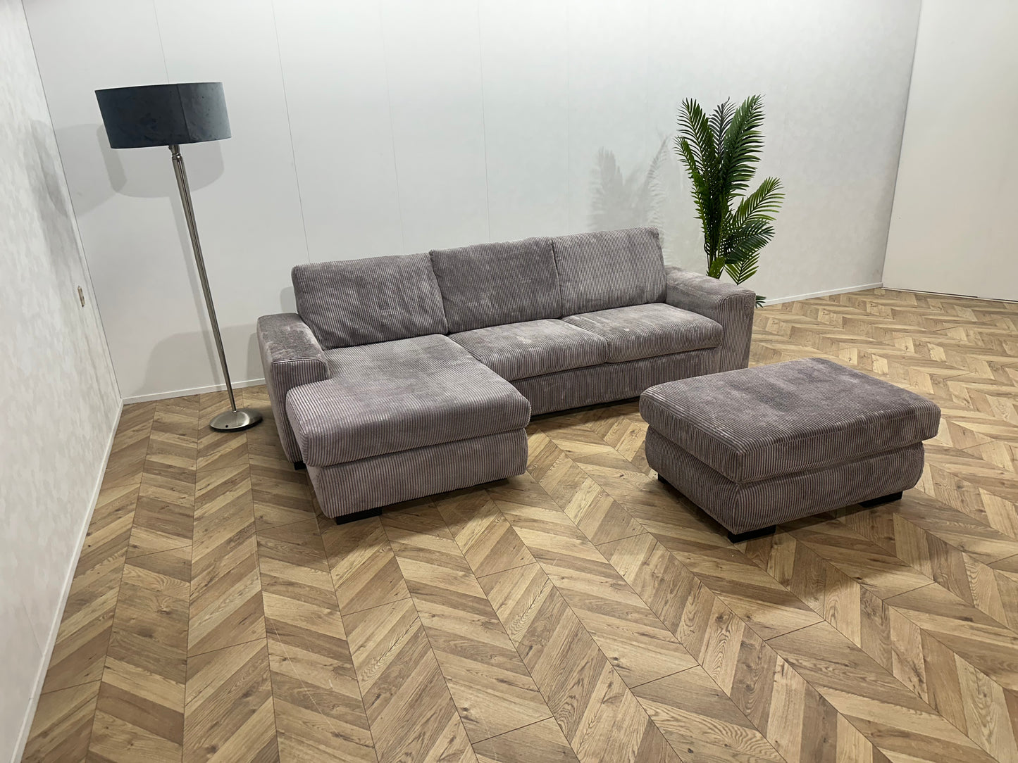 Licht Grijze Ribstof Hoekbank Inc. Hocker ~ Losse Kussens Met Afneembare Hoezen