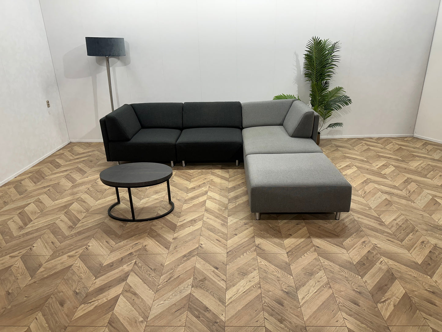 Zwart/Grijze Hoekbank Inc Hocker ~ Losse Rugkussens Met Afneembare Hoezen