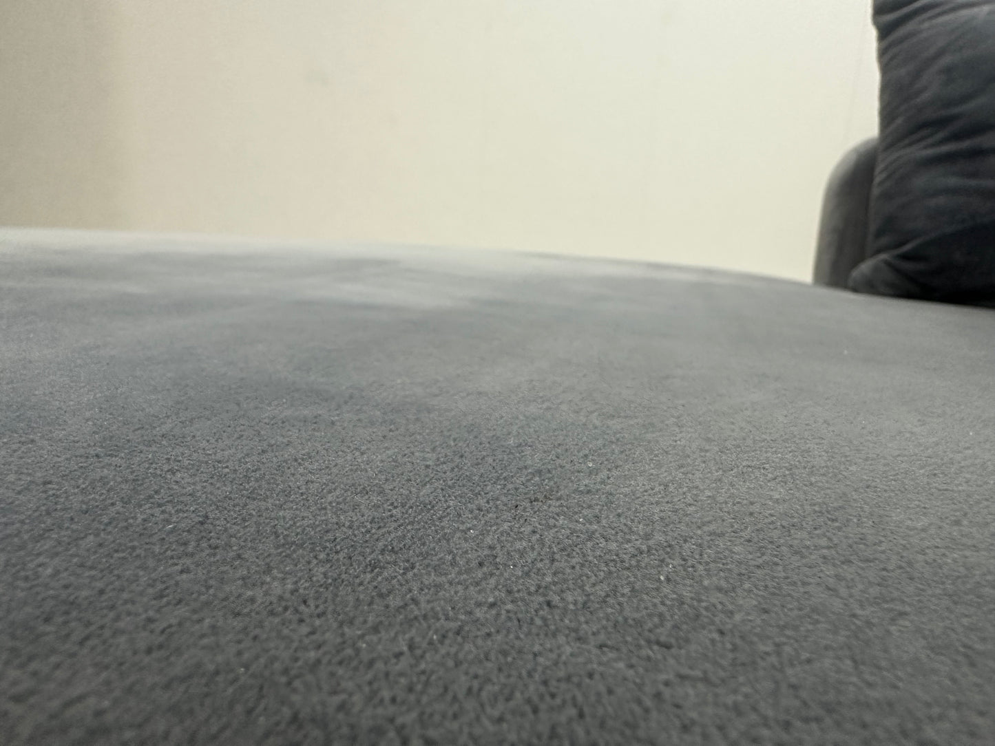 Grijze Velvet Hoekbank ~ Losse Kussens Met Afneembare Hoezen