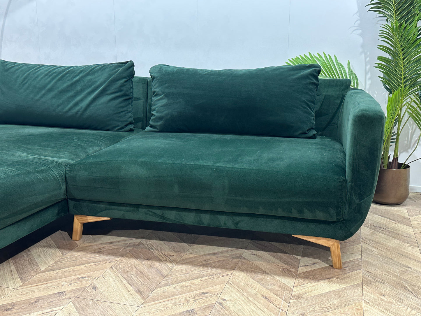 Groene Velvet Hoekbank ~ Losse Rugkussens Met Afneembare Hoezen