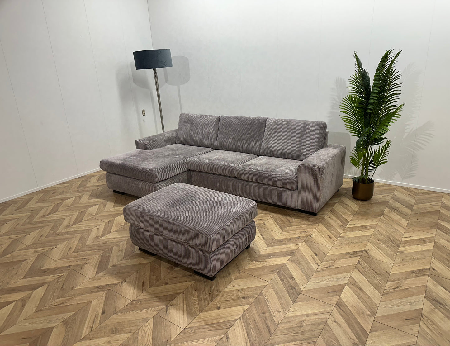 Licht Grijze Ribstof Hoekbank Inc. Hocker ~ Losse Kussens Met Afneembare Hoezen