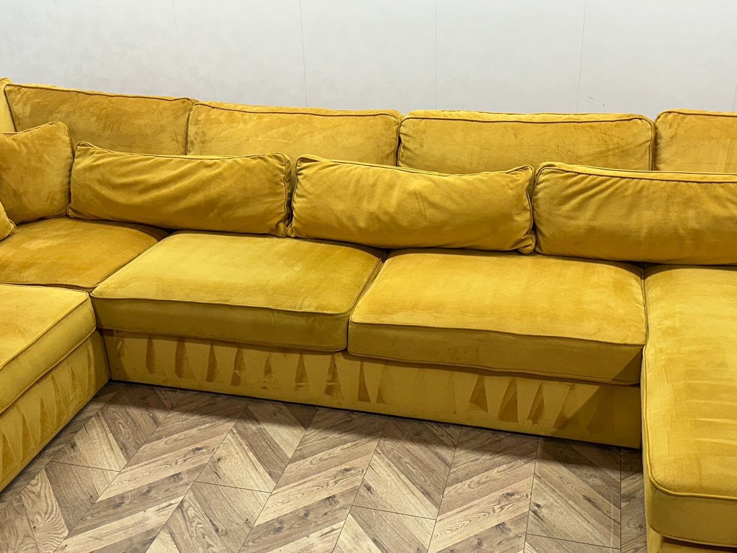 Gele Ruime Velvet U Bank ~ Losse Kussens Met Afneembare Hoezen