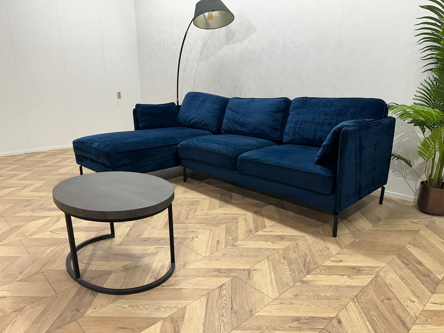 Donker Blauwe Velvet Hoekbank ~ Losse Rugkussens Met Afneembare Hoezen