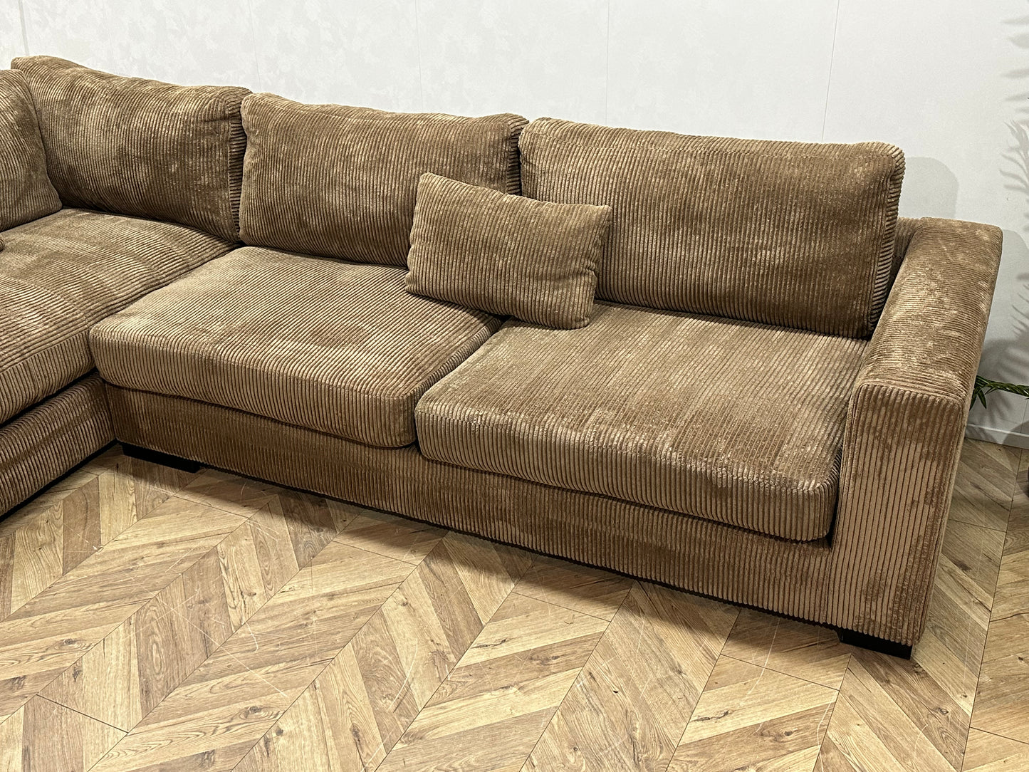 Taupe/Licht Bruine Ribstof Hoekbank ~ Losse Kussens Met Afneembare Hoezen