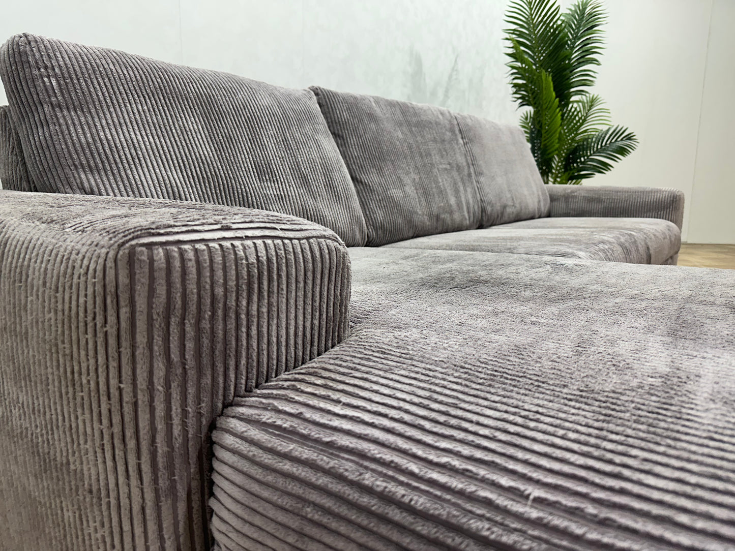 Licht Grijze Ribstof Hoekbank Inc. Hocker ~ Losse Kussens Met Afneembare Hoezen