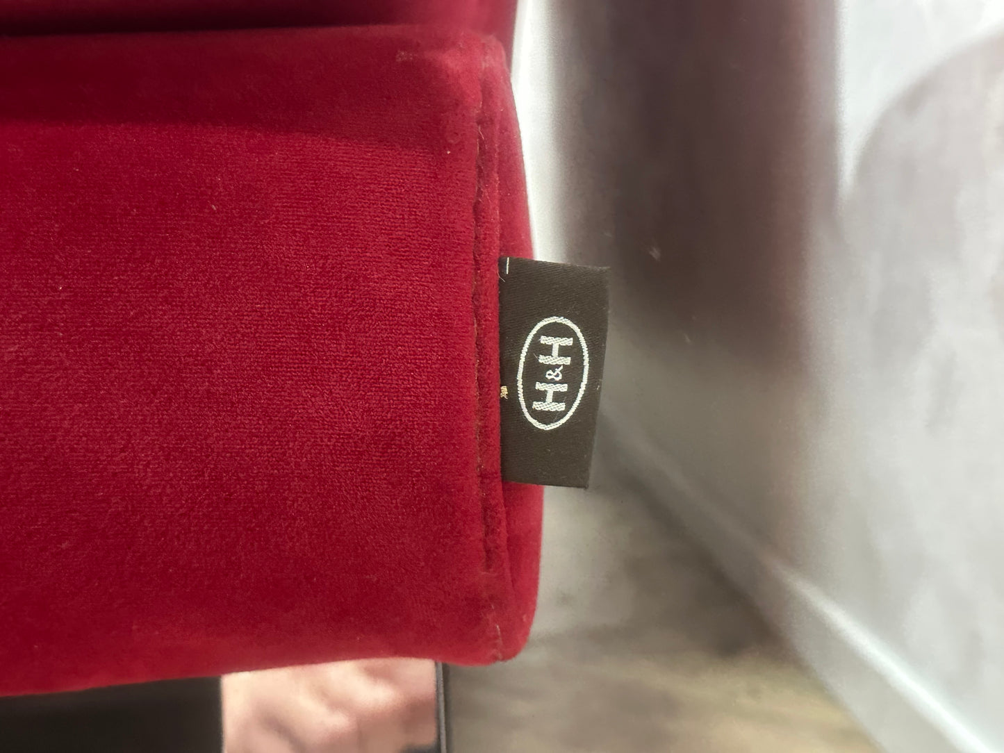 H&H Rode Velvet 2.5-Zits Bank ~ Verstelbare Hoofdsteunen ~ Nieuwstaat