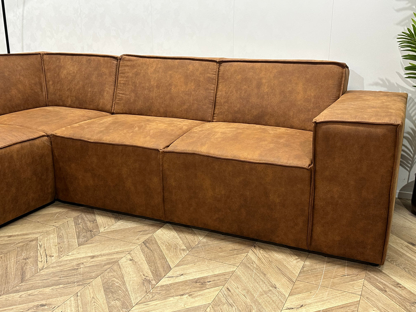 !Showroom Model! Cognac Bruine Suède Lederen Hoekbank ~ Vaste Kussens