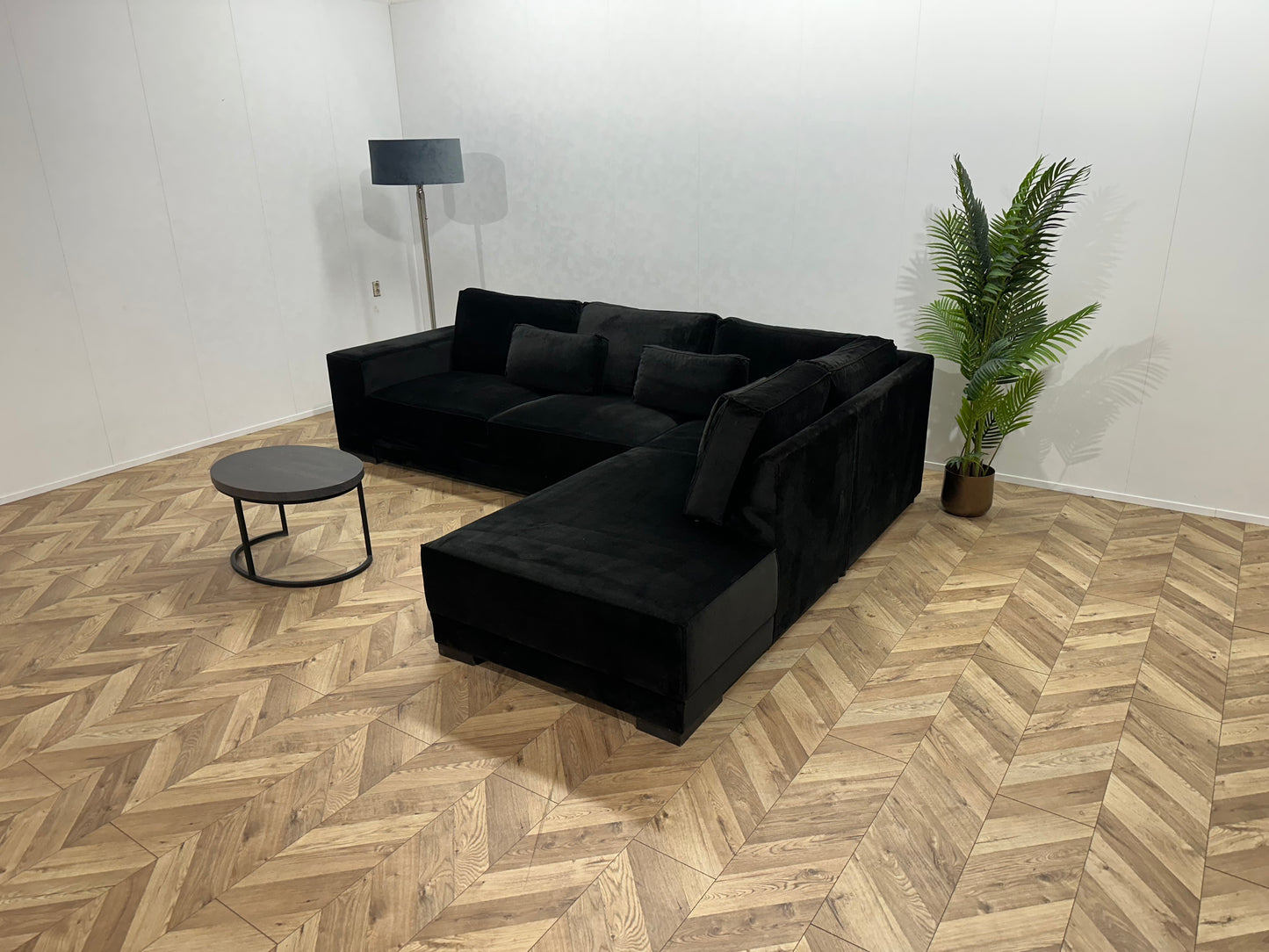 Zwarte Ruime Velvet Hoekbank ~ Losse Rugkussens Met Afneembare Hoezen