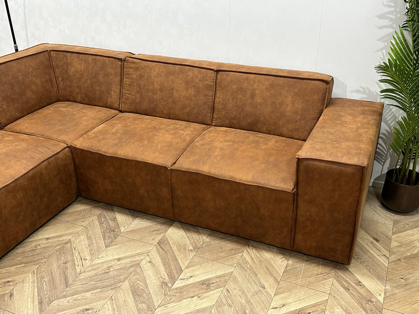 !Showroom Model! Cognac Bruine Suède Lederen Hoekbank ~ Vaste Kussens