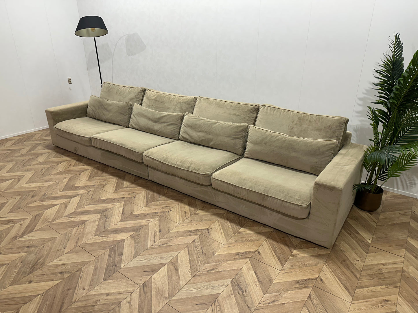 Beige Velvet 4-Zits Bank Inc Hocker ~ Losse Kussens Met Afneembare Hoezen