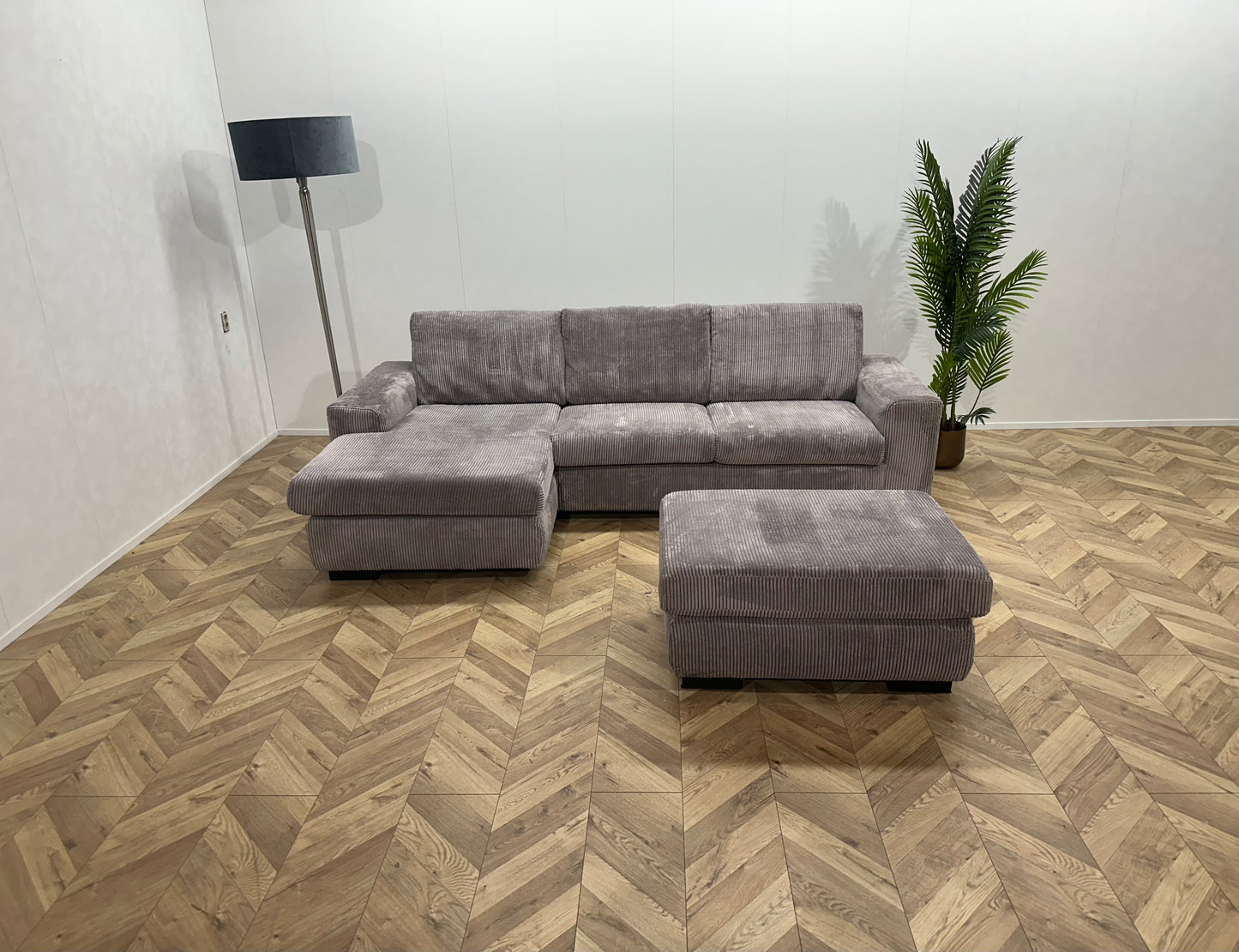Licht Grijze Ribstof Hoekbank Inc. Hocker ~ Losse Kussens Met Afneembare Hoezen