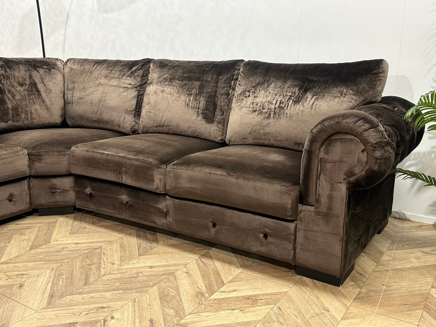 Eric Kuster Bruine Velvet Hoekbank ~ Losse Rugkussens Met Afneembare Hoezen