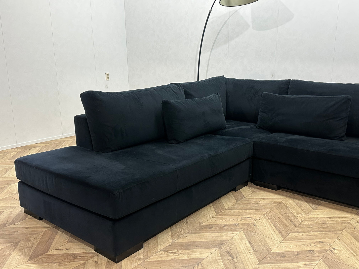 Zwart Velvet Hoekbank ~ Losse Kussens Met Afneembare Hoezen