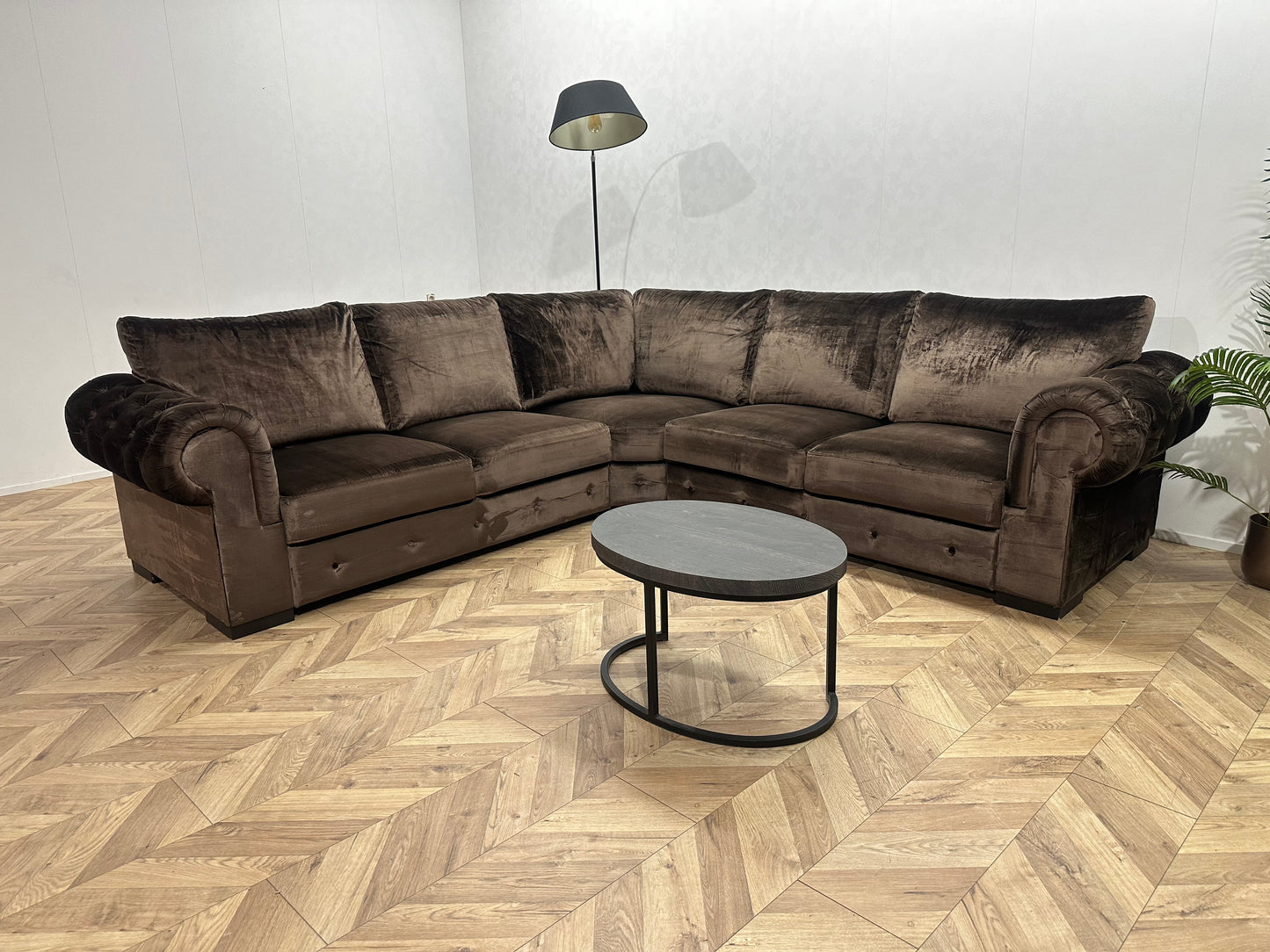 Eric Kuster Bruine Velvet Hoekbank ~ Losse Rugkussens Met Afneembare Hoezen