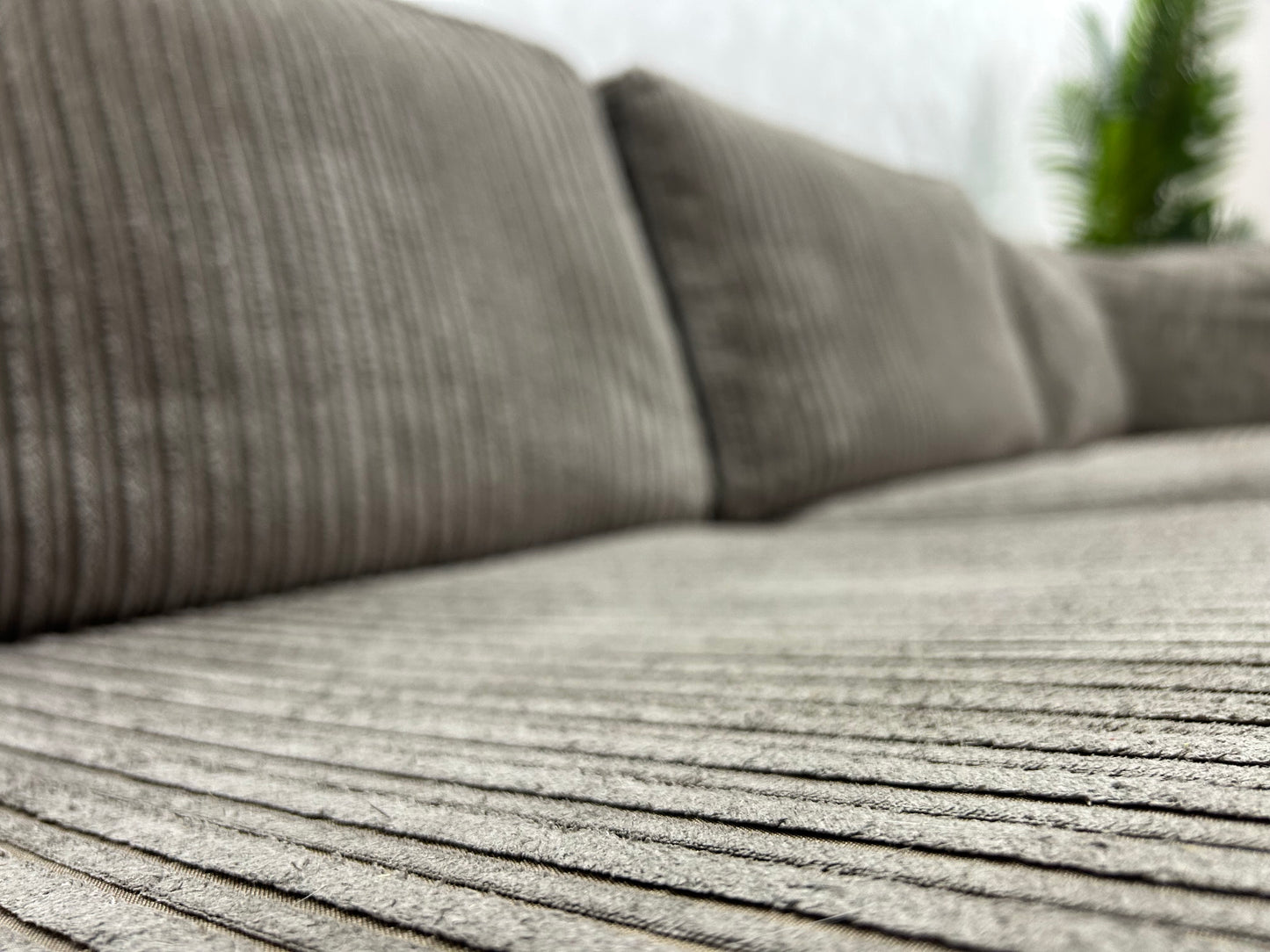 Taupe Ribstof Hoekbank ~ Losse Kussens Met Afneembare Hoezen