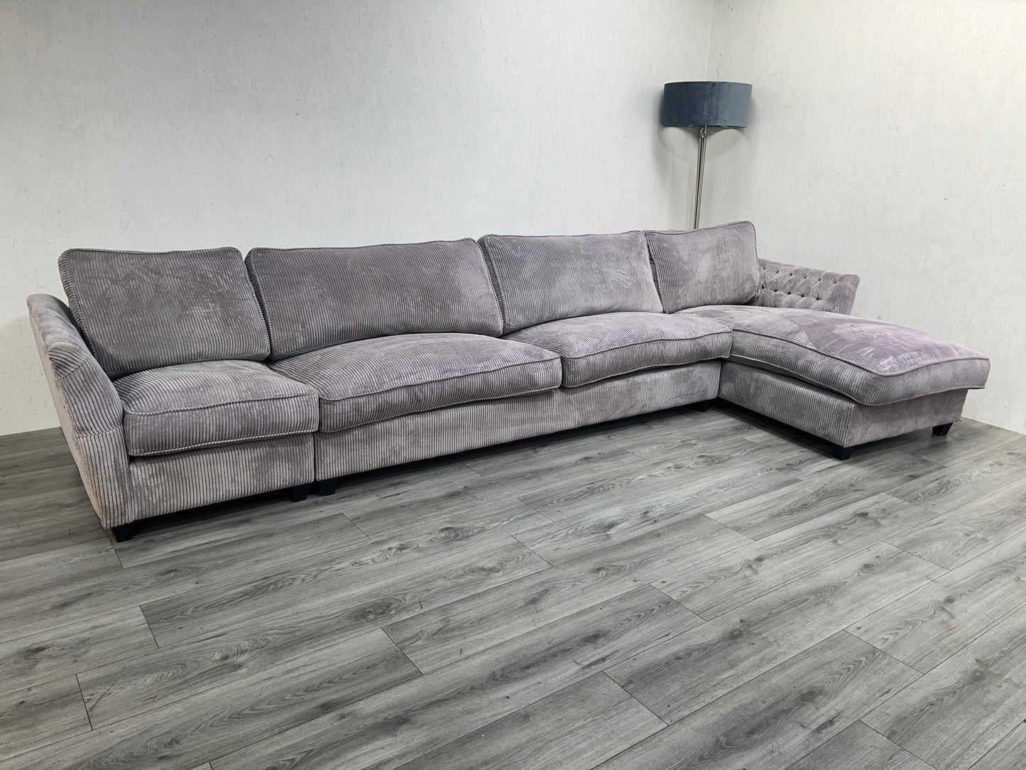Ruime Licht Grijze Ribstof Hoekbank - Banken Bazaar