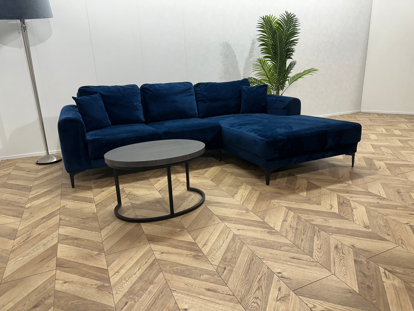 Donker Blauwe Velvet Hoekbank ~ Losse Kussens Met Afneembare Kussens