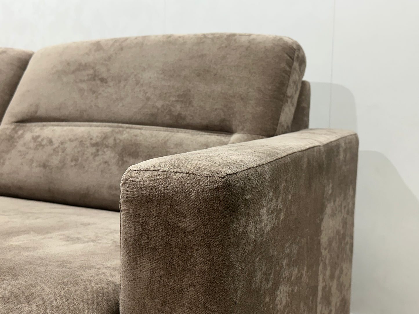 Licht Bruine Suède Stoffen 2.5-Zits Bank ~ Nieuwstaat