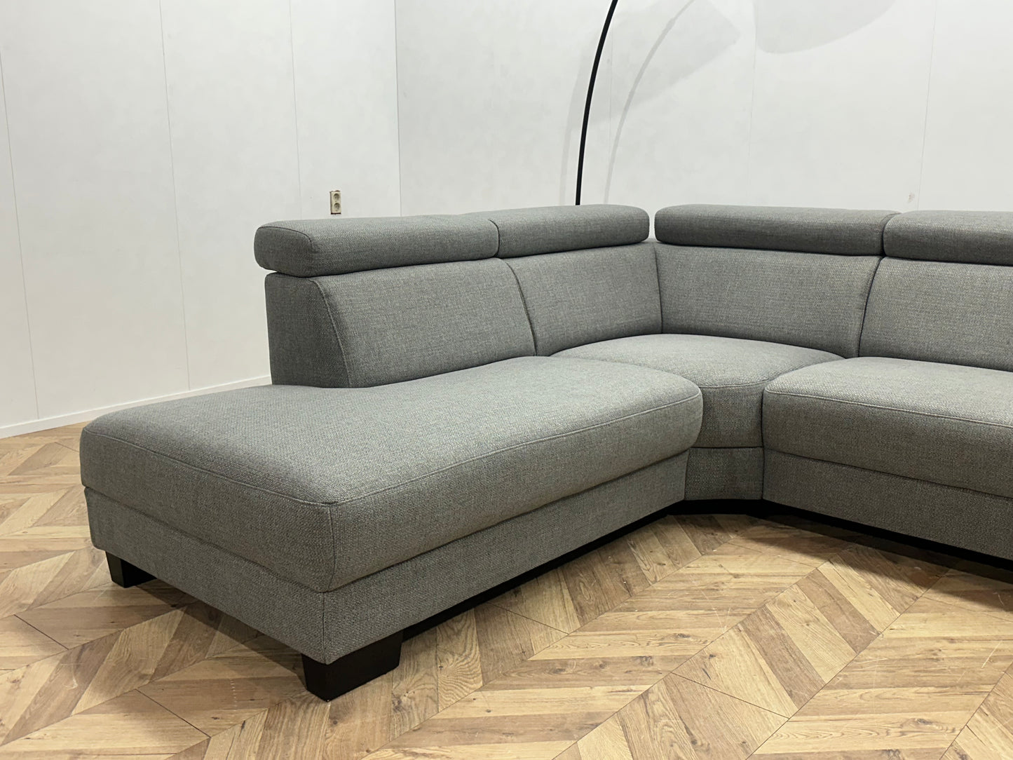Licht Grijze Hoekbank Inc Hocker ~ Verstelbare Hoofdsteunen