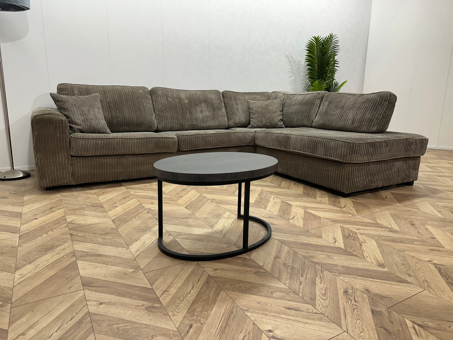 Taupe Ribstof Hoekbank ~ Losse Kussens Met Afneembare Hoezen