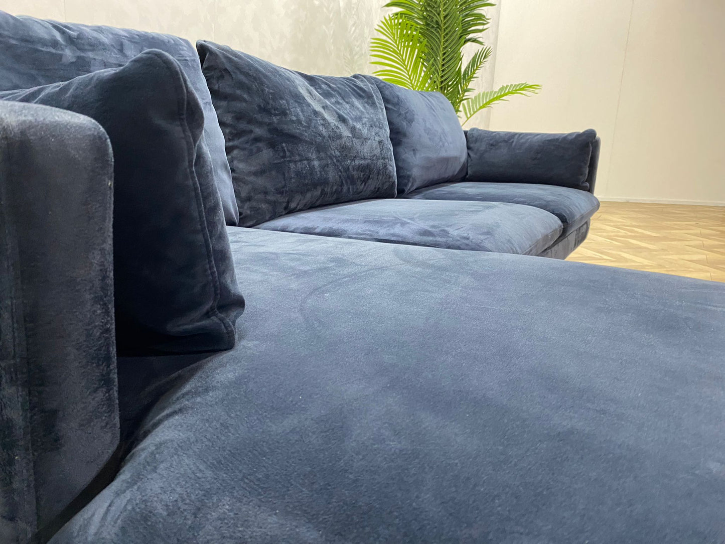 Donker Blauwe Velvet Hoekbank ~ Losse Kussens Met Afneembare Hoezen