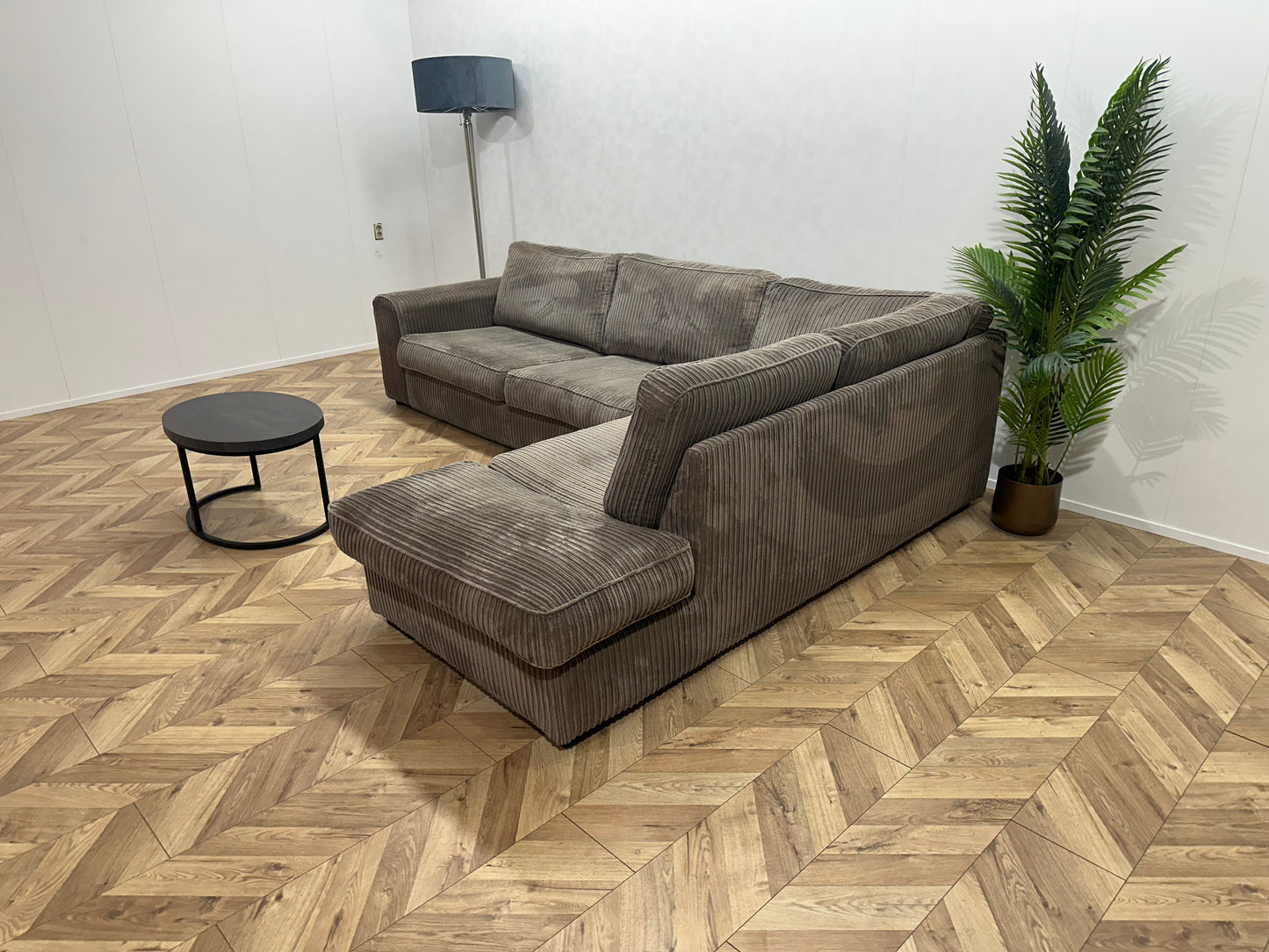 Taupe Ribstof Hoekbank ~ Losse Kussens Met Afneembare Hoezen