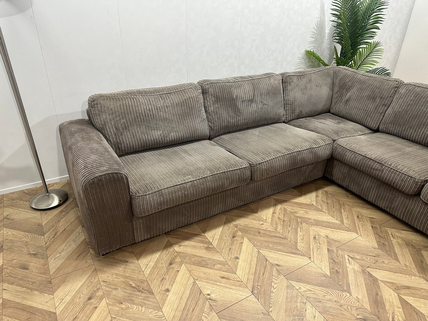 Taupe Ribstof Hoekbank ~ Losse Kussens Met Afneembare Hoezen