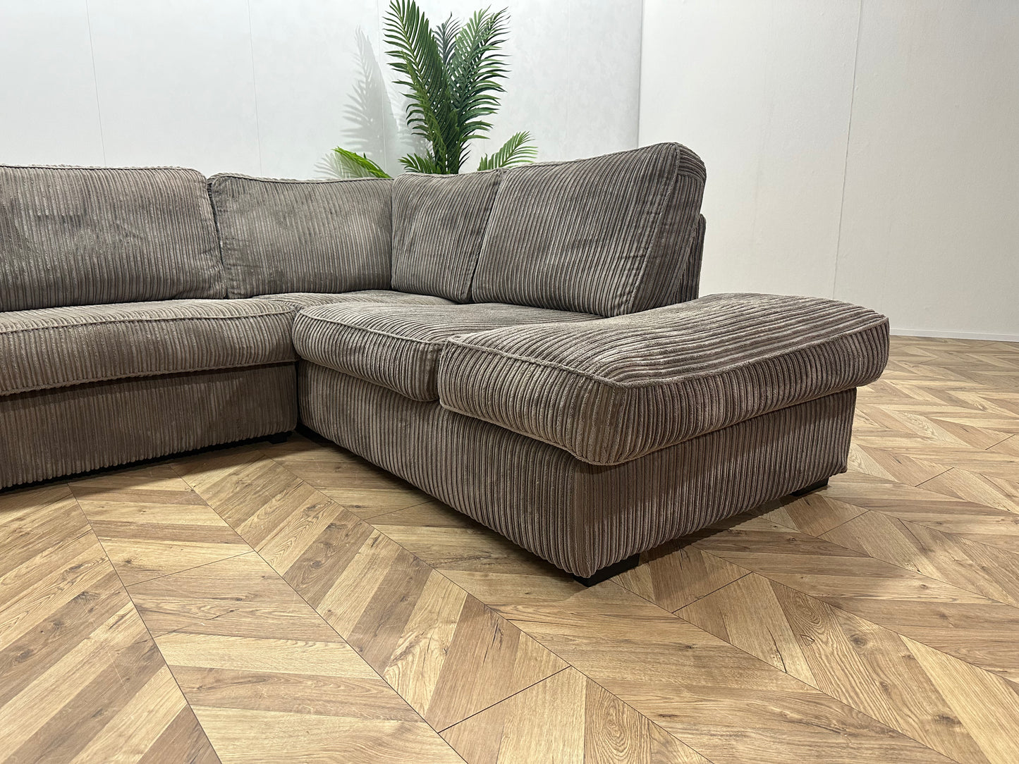 Taupe Ribstof Hoekbank ~ Losse Kussens Met Afneembare Hoezen