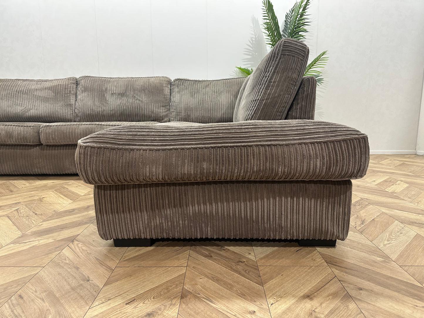 Taupe Ribstof Hoekbank ~ Losse Kussens Met Afneembare Hoezen