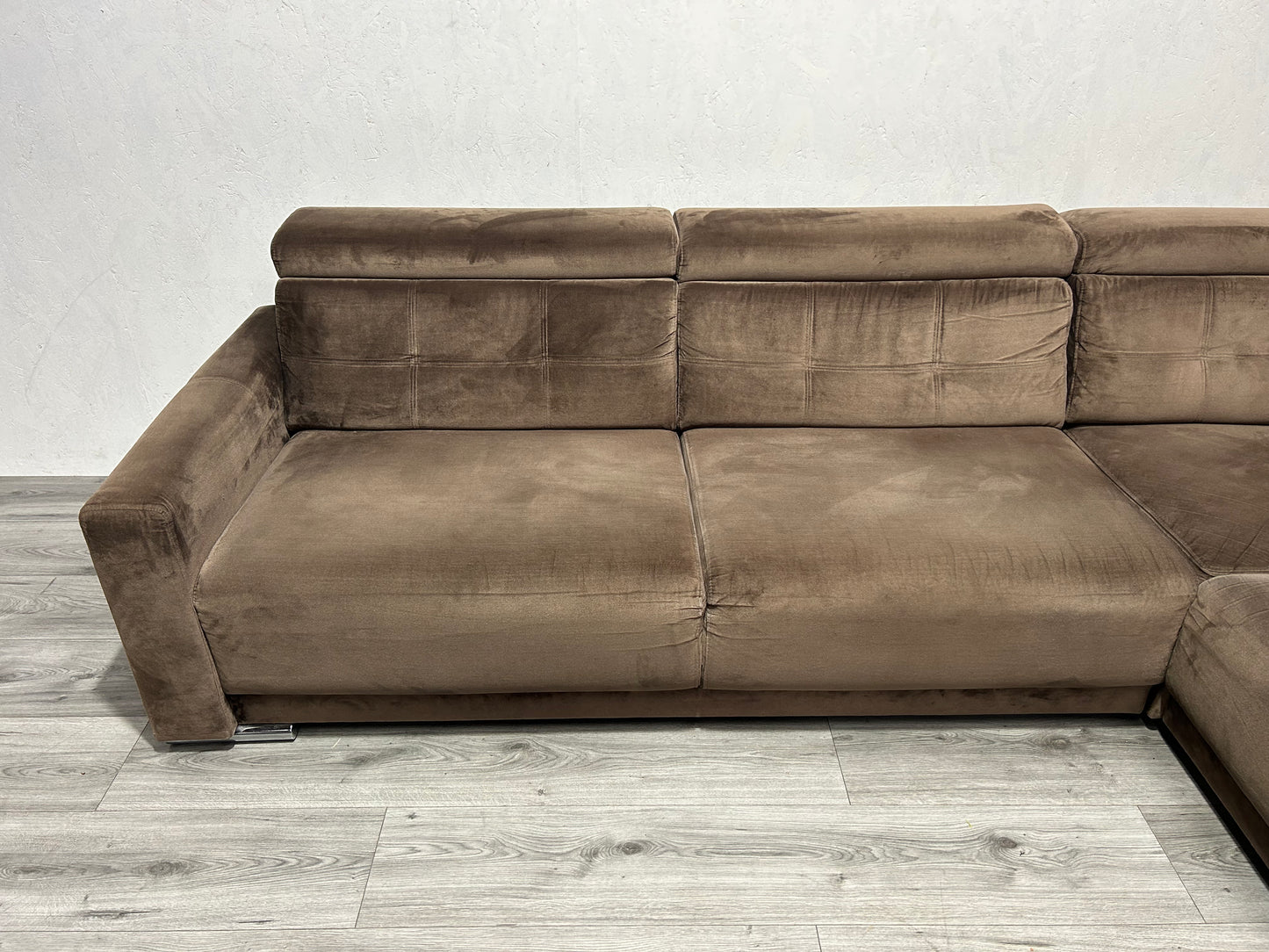 Hil XL Bruine Velvet Hoekbank ~ Verstelbare Hoofdsteunen ~ Nieuwstaat