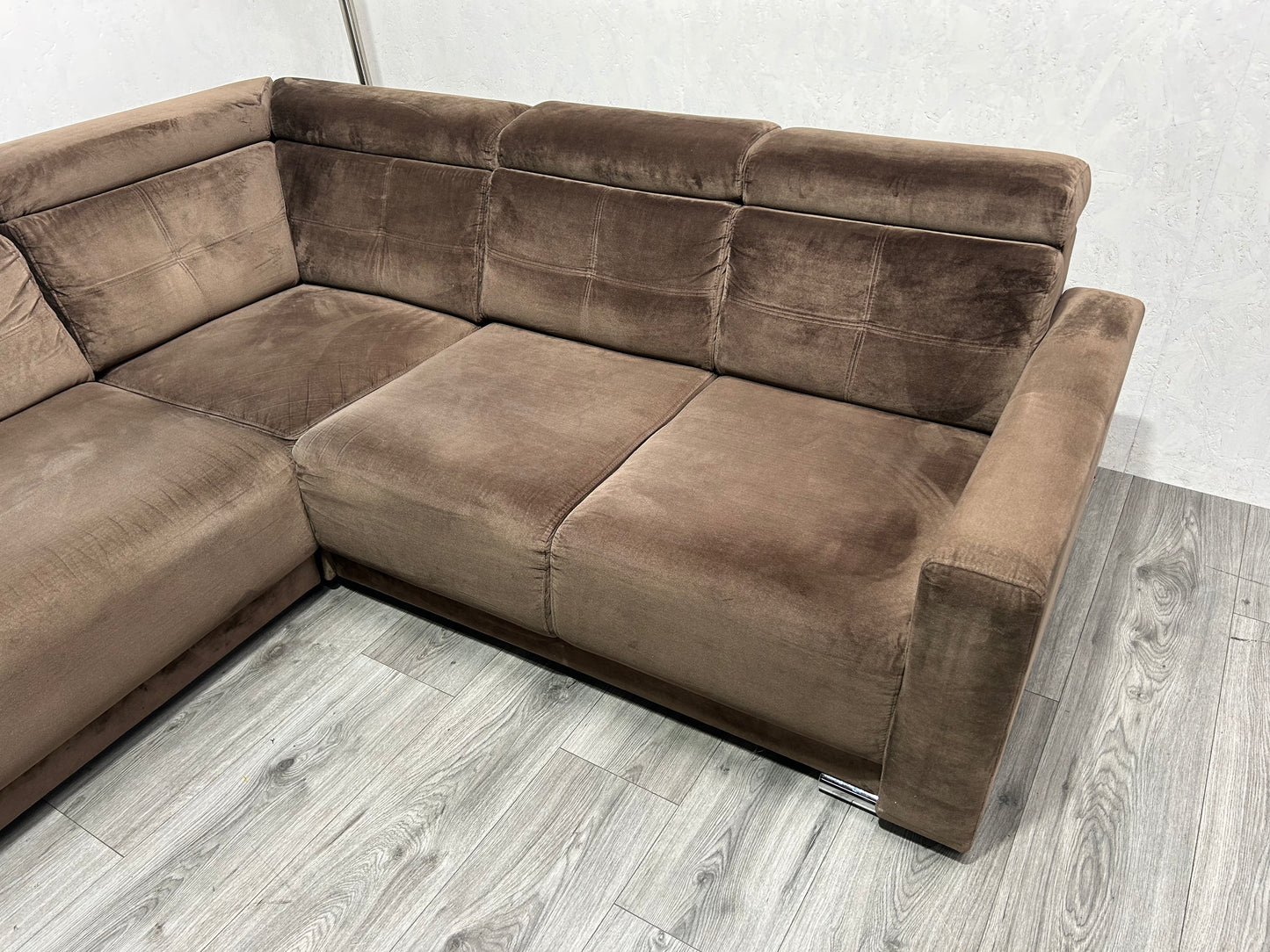 Hil XL Bruine Velvet Hoekbank ~ Verstelbare Hoofdsteunen ~ Nieuwstaat