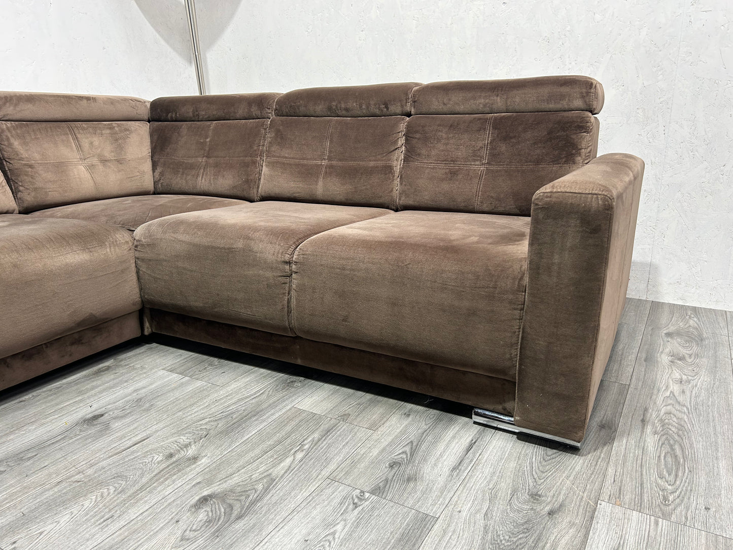 Hil XL Bruine Velvet Hoekbank ~ Verstelbare Hoofdsteunen ~ Nieuwstaat