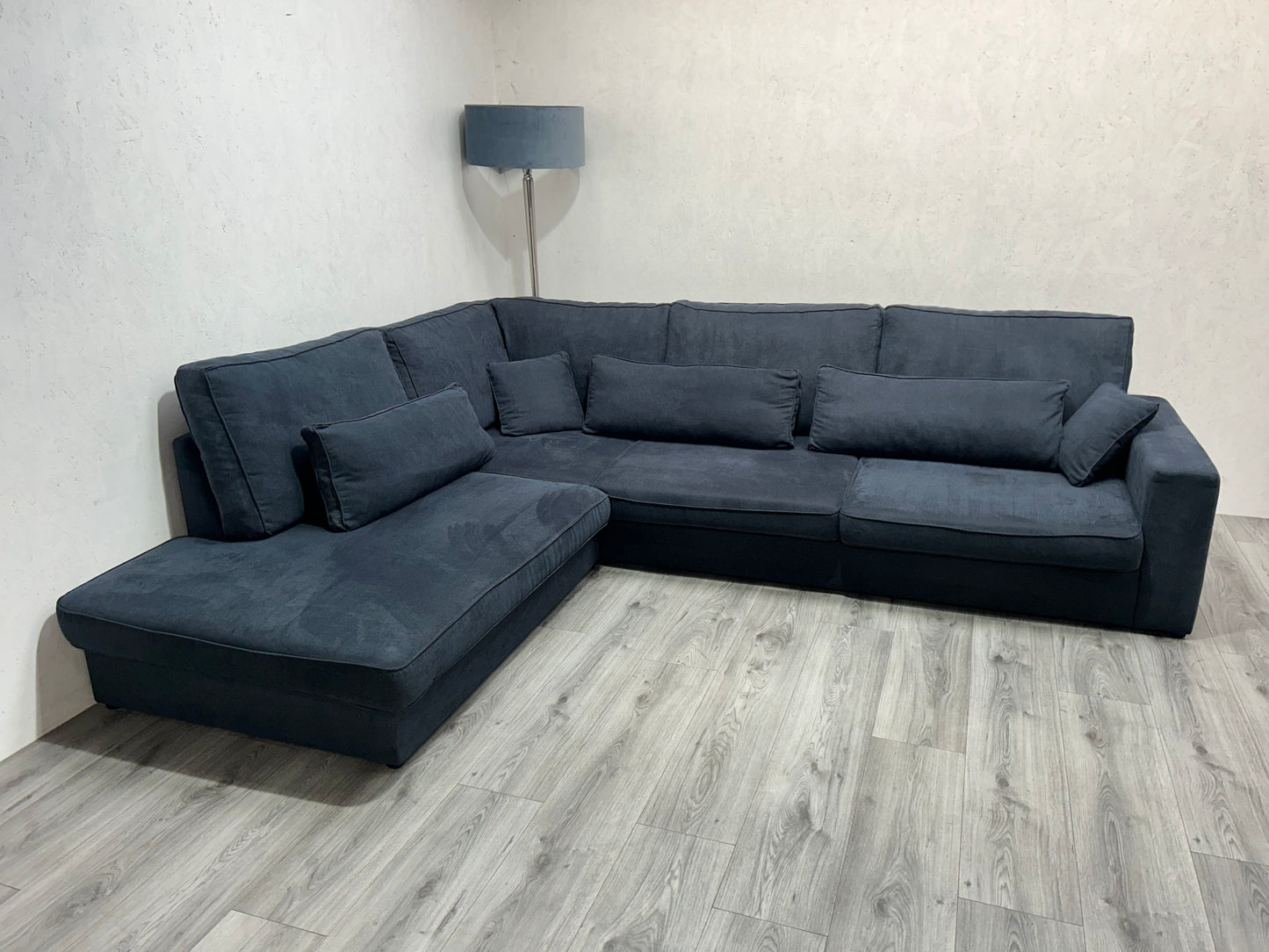 Donker Blauwe Hoekbank ~ Losse Kussens Met Afneembare Hoezen ~ Nieuwstaat