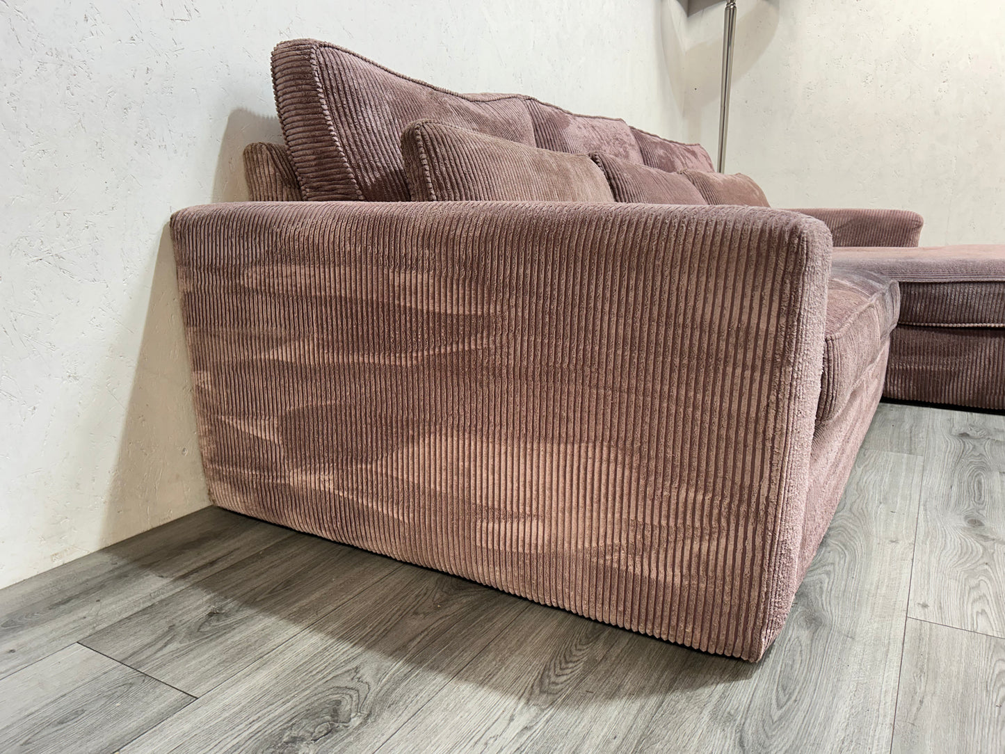 Roze Ribstof Hoekbank ~ Losse Kussens Met Afneembare Hoezen