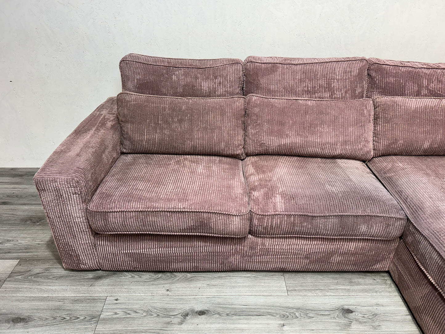 Roze Ribstof Hoekbank ~ Losse Kussens Met Afneembare Hoezen