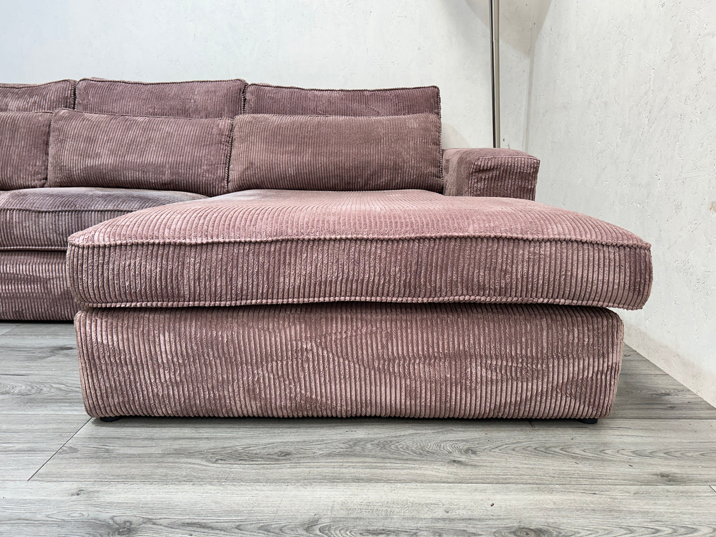 Roze Ribstof Hoekbank ~ Losse Kussens Met Afneembare Hoezen